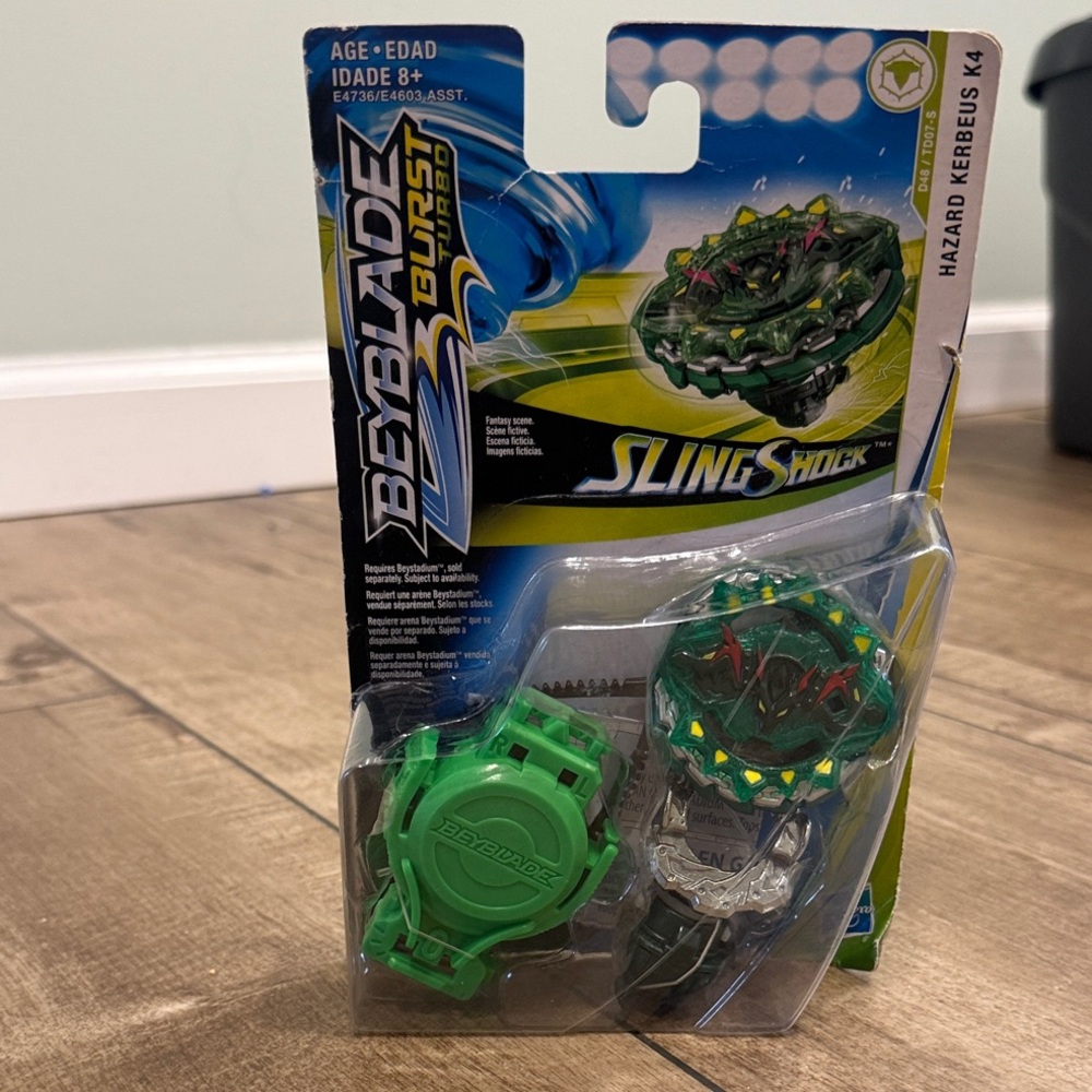 Beyblade Burst Turbo Slingshock Green and Silver Set
